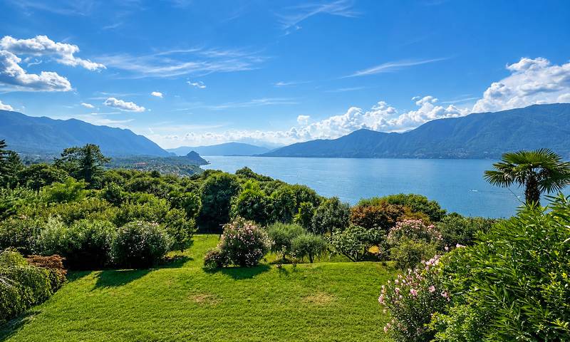 Ferienwohnung für 3 Personen, mit Terrasse und Ausblick sowie Seeblick in Brezzo di Bedero