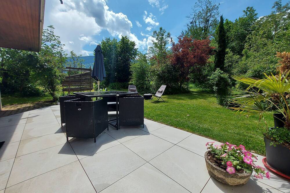 Ganze Wohnung, Seltenes, gemütliches Studio vom Typ \"Loft\" mit Terrasse und Garten im Herzen von St. Jorioz. in Saint-Jorioz, Parc naturel régional du Massif des Bauges