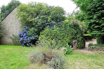 Gîte pour 5 personnes, avec terrasse et jardin à Malguénac