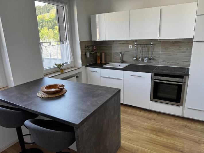 Ferienwohnung für 3 Personen, mit Balkon und Terrasse sowie Sauna und Ausblick in Birresborn