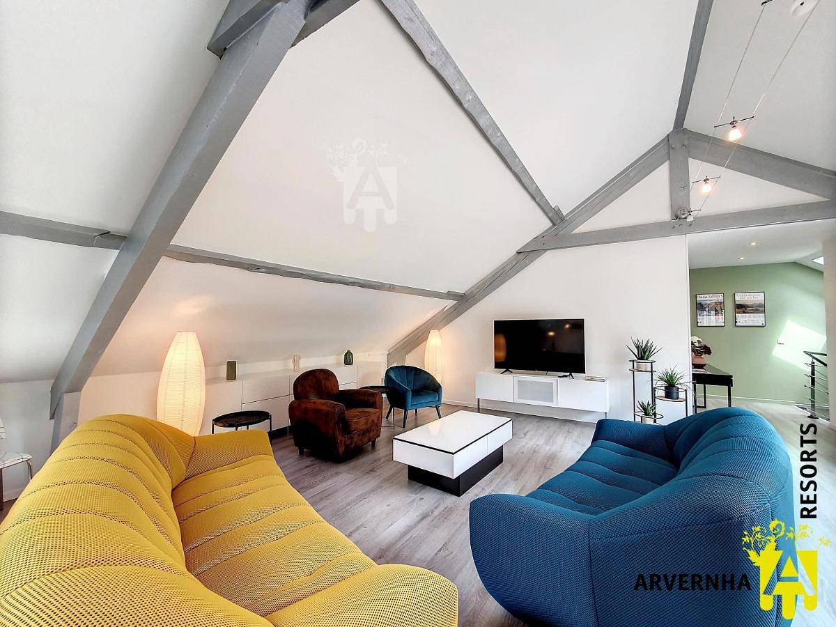 Appartement entier, Three-Bedroom Apartment in Murol, Parc naturel régional des Volcans d'Auvergne