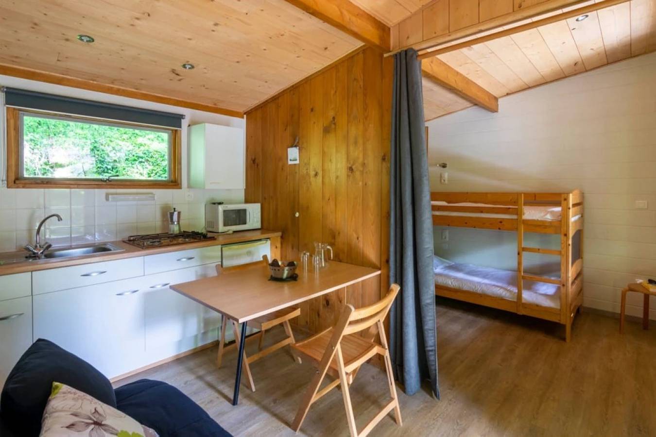 Zecamping 3* piscine chauffée chiens acceptés locatif Tv 23m2 4 pers in Levier, Jura Francais
