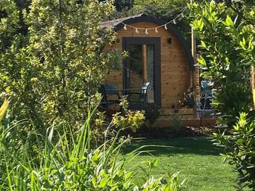 Maison de campagne pour 2 personnes, avec jardin ainsi que vue et piscine à Jonquières