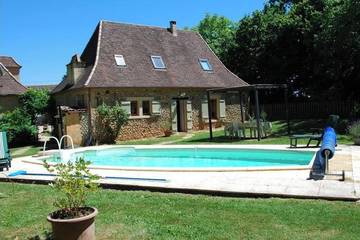 Location de vacances pour 6 personnes, avec jardin à Sainte-Alvère