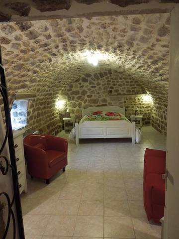 Location de vacances pour 2 personnes, avec terrasse ainsi que vue et jardin à Antraigues-sur-Volane