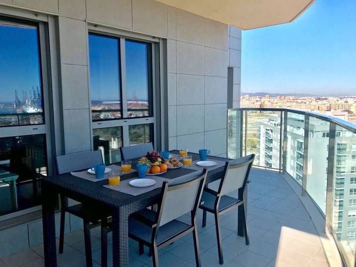 Ferienwohnung für 5 Personen, mit Ausblick und Balkon sowie Pool in Valencia - 2
