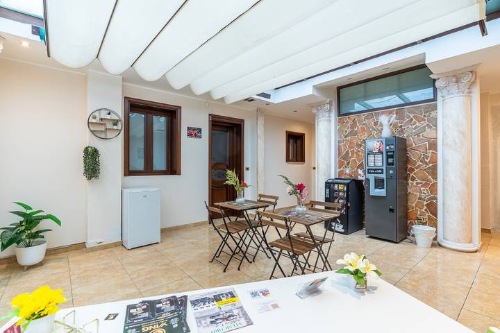 Room 'Wanderlust De Voyage Economy' with Wi-Fi and Air Conditioning in Catania, Catania provins