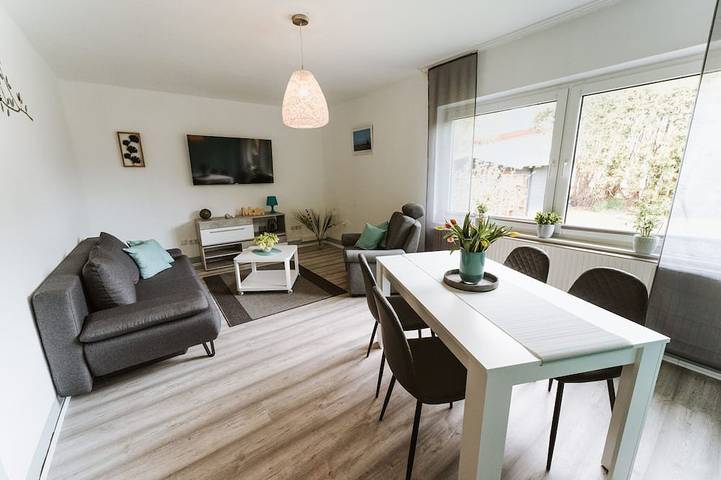 Ganze Wohnung, Ruhig gelegene Ferienwohnung, zentral dennoch mitten in der Natur in Apen, Ammerland