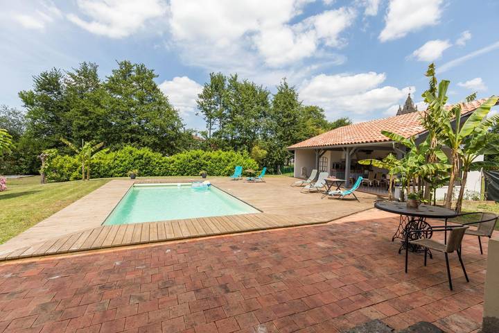 Maison de vacances pour 4 personnes, avec Terrasse et Jardin ainsi que Piscine et Vue dans les Landes