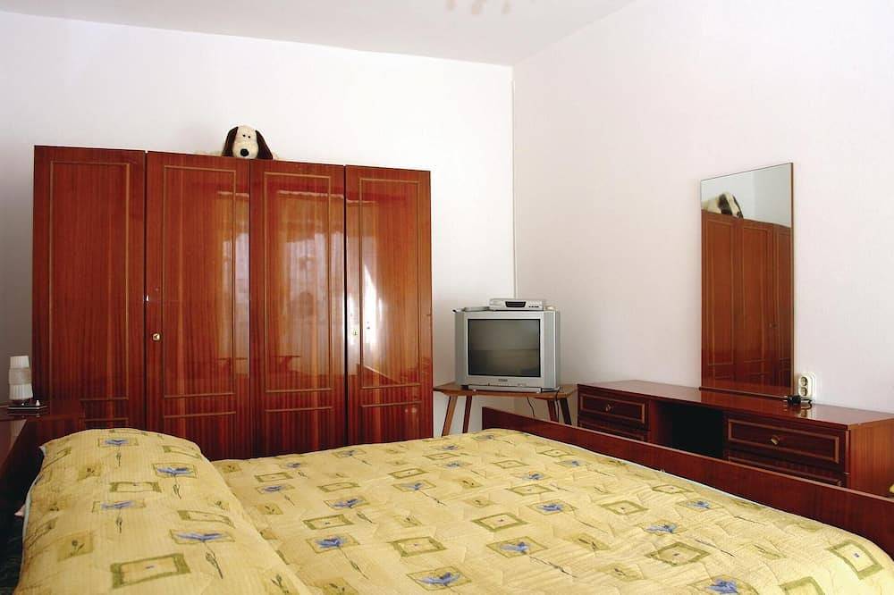 Amazing home in Pula with Wifi in Pomer, Southcoast Istria
