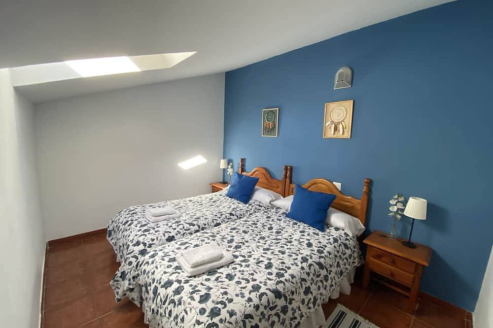 Centeno rural house, Terrace, Bbq Garden, Fireplace, wifi, Hayedo Montejo in Montejo de la Sierra, Madrid Province