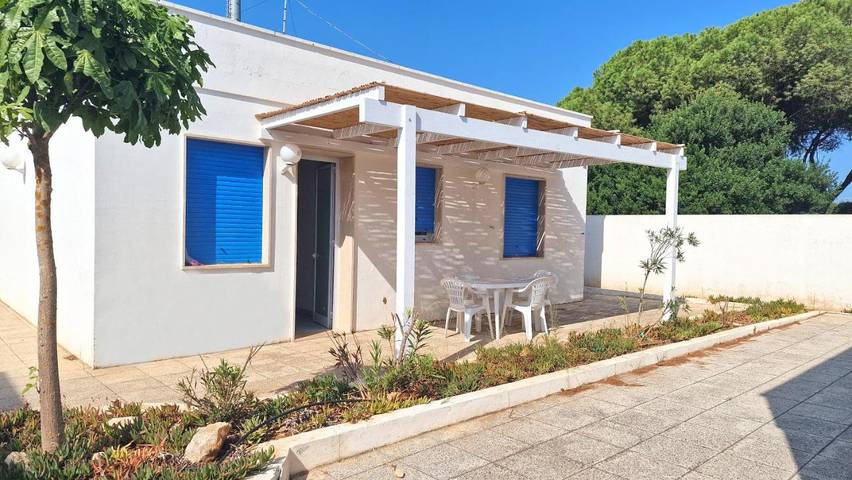 Appart’hôtel pour 5 personnes, avec vue ainsi que terrasse et jardin à Torre Suda