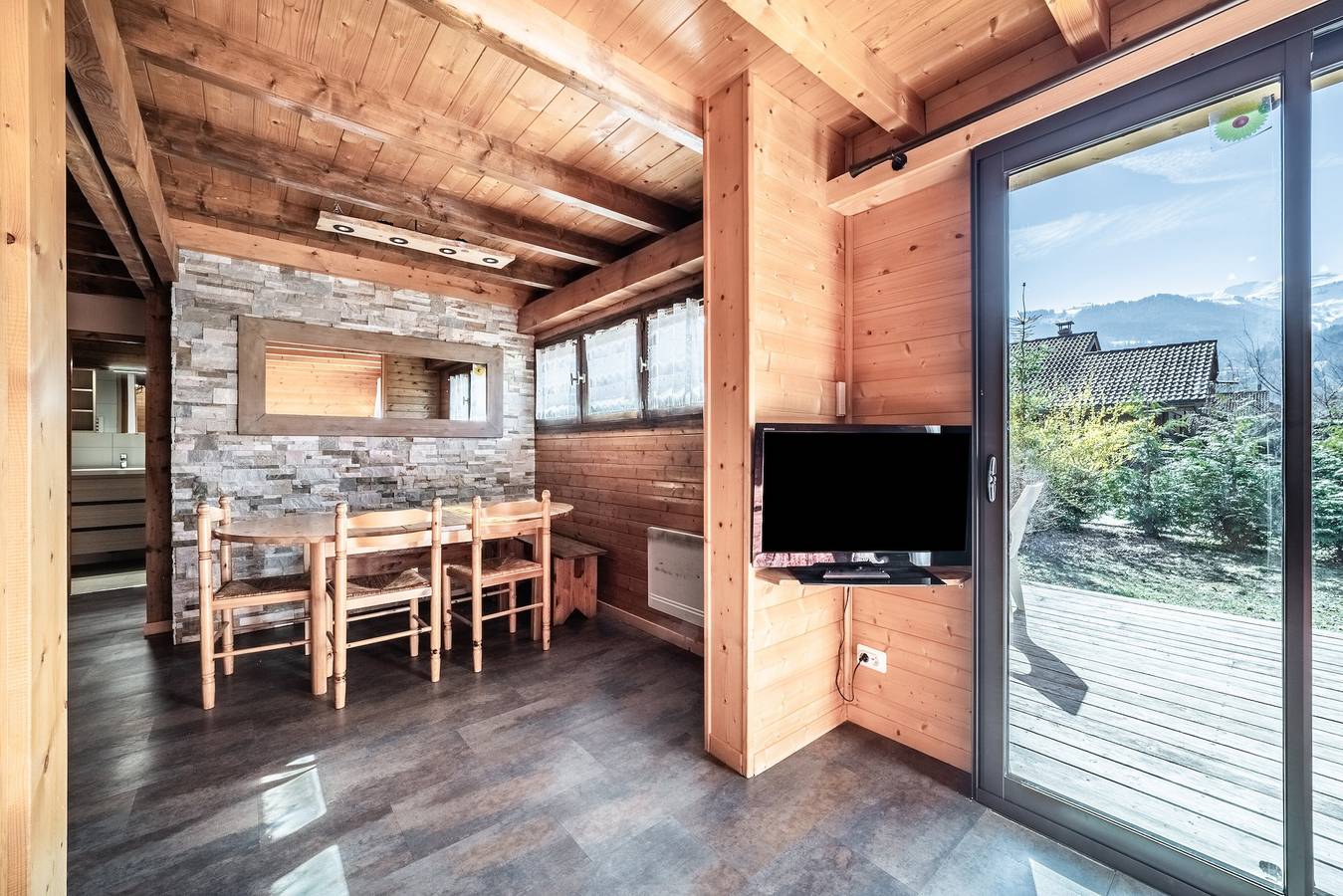 Chalet '4p Confort-Le Grand Soleil': Mountain View, Private Terrace, Wi-Fi in Verchaix, Bonneville region