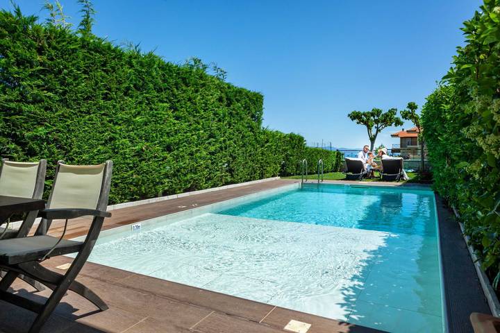 Bungalow für 7 Personen, mit Balkon und Whirlpool sowie Terrasse und Garten in Chalkidiki