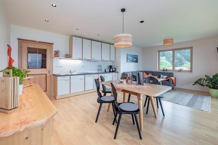 Ferienhaus für 5 Personen, mit Seeblick und Pool sowie Ausblick und Garten in Österreich