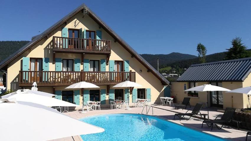 Hôtel pour 2 personnes, avec Terrasse et Jacuzzi ainsi que Jardin et Piscine à Autrans