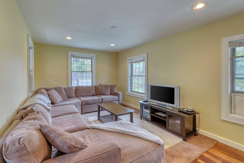 Geräumiges Haus mit luftiger Küche renovierte Küche, große Terrasse und vieles mehr! in Fire Island, Suffolk County