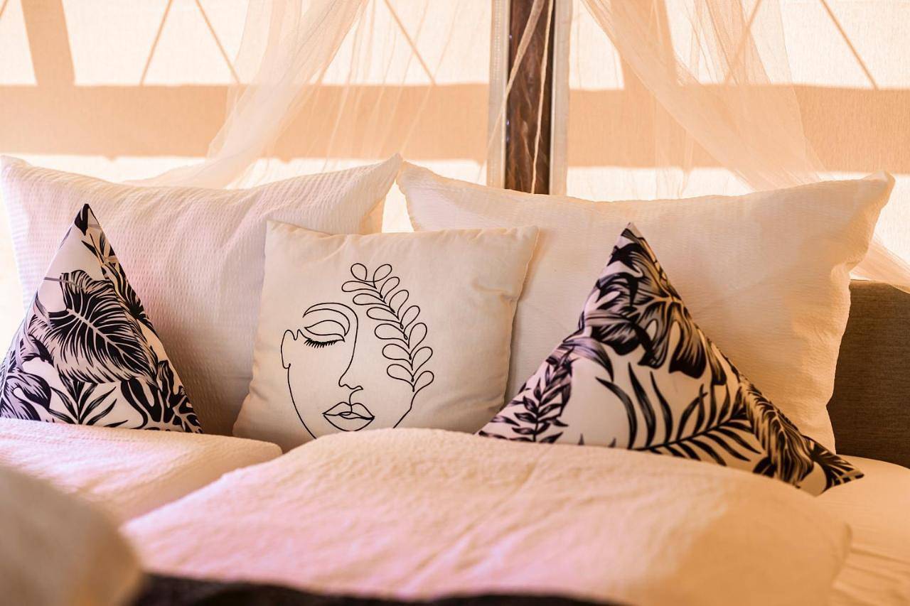 Glamping Lodge Natural Living Bodensee Nähe mit Terasse, Grill, Smart Tv in Rielasingen-Worblingen, Hegau