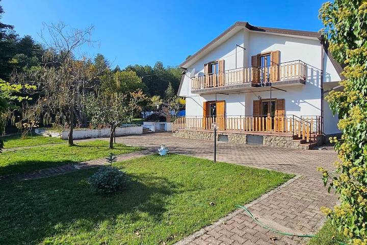 Location de vacances pour 11 personnes, avec jardin et vue à San Giovanni in Fiore