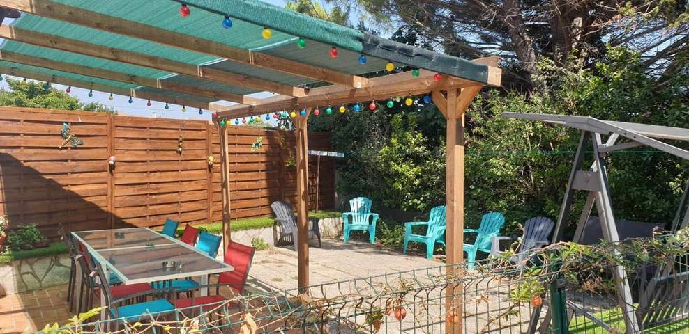 Gîte pour 10 personnes, avec jardin et piscine, animaux acceptés à Coursan