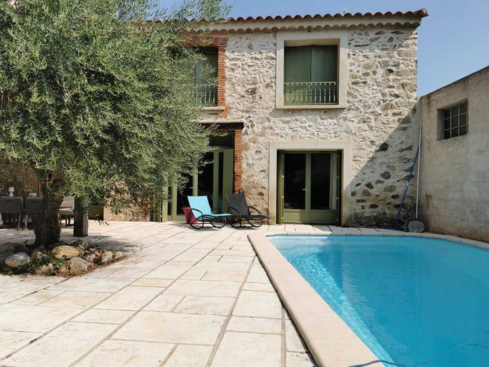 Gîte pour 5 personnes, avec Terrasse ainsi que Jardin et Piscine