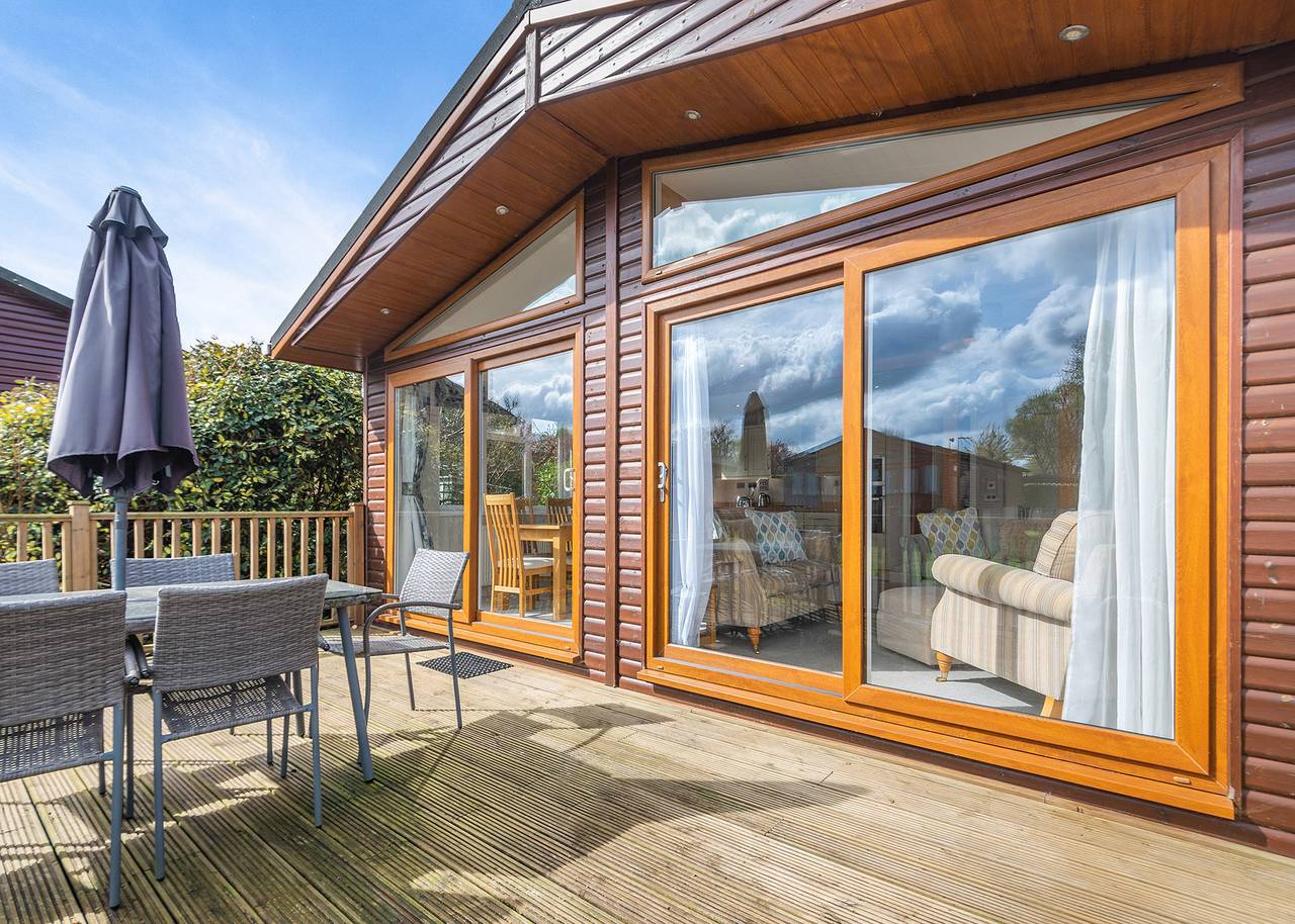 Superior Lodge 4 (Pet) in Albury, Guildford
