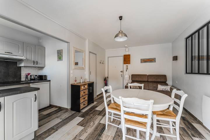 Entire studio, Studio Apartment 'Felicidad Arcachon' with Balcony and Wi-Fi in Arcachon, Arcachon region