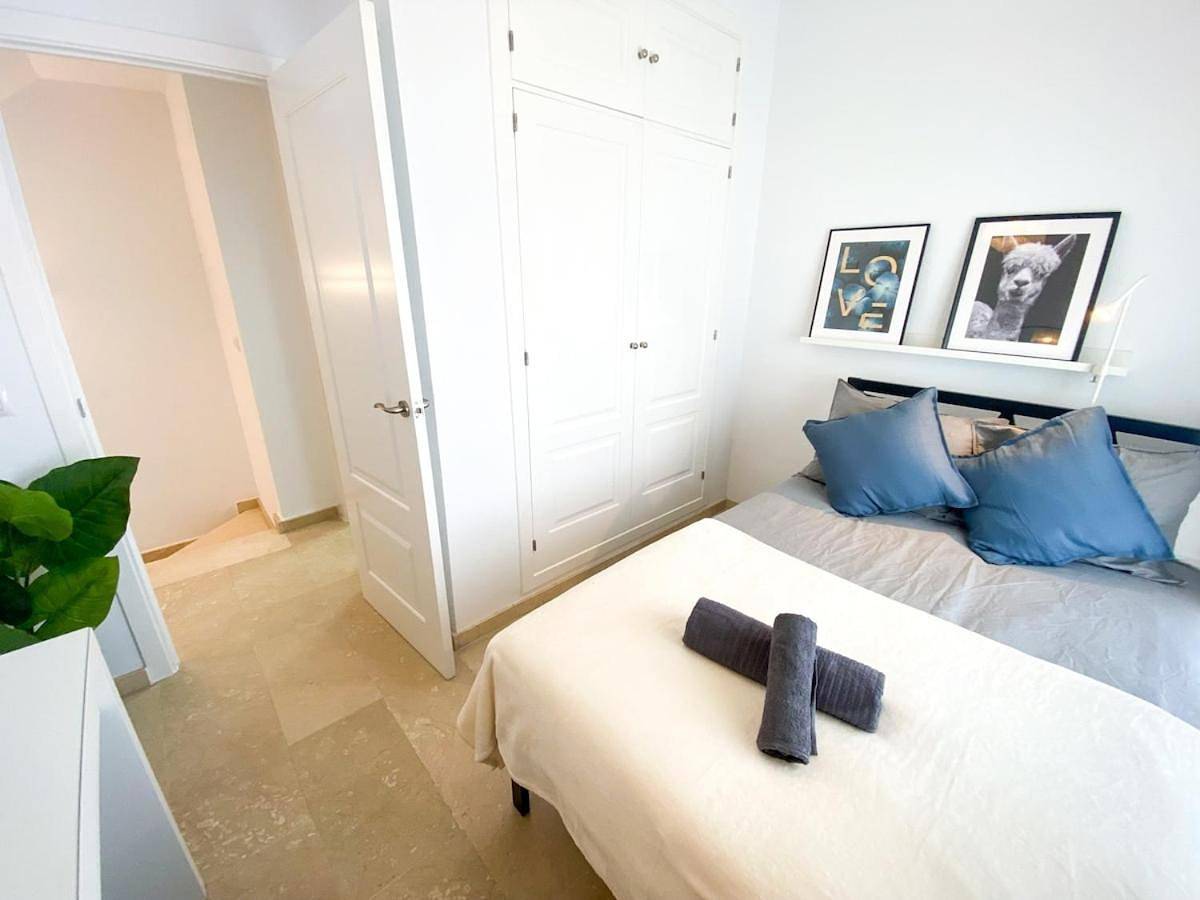 Villa with private swimming pool in Sevilla in Nervión, Sevilla