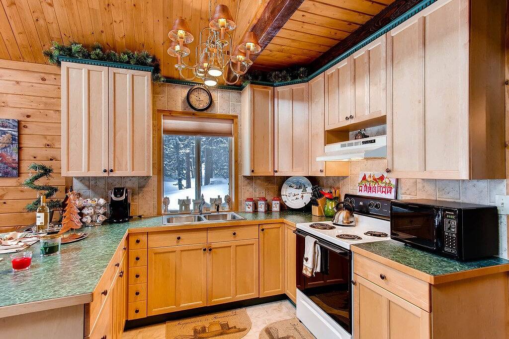 Skurril Hollow / 2 Schlafzimmer / 1 Bad / Bergblick / Holzkamin / Waldgrundstück / In der Nähe von National Forest in Park County