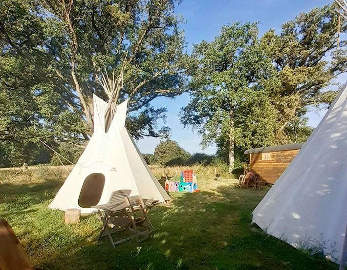 Tente pour 4 personnes, avec Terrasse et Jardin ainsi que Sauna et Vue