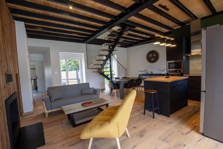 Location de vacances pour 4 personnes, avec terrasse et piscine ainsi que jacuzzi et jardin à Anlhiac - 3