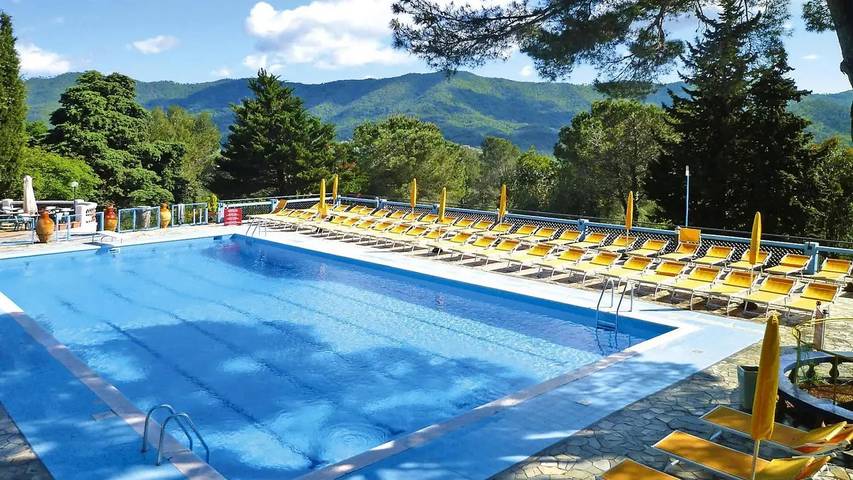 Camping car pour 2 personnes, avec jardin et sauna ainsi que piscine et jacuzzi dans Ligurie - 2