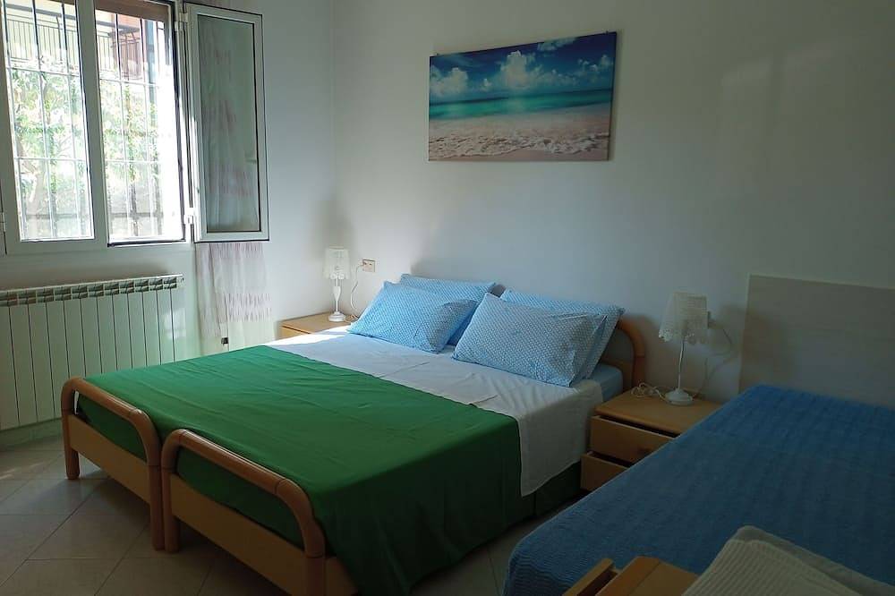 Bilocale   Victor   A   100 Metri   Dalla   Spiaggia in San Bartolomeo al Mare (Città), San Bartolomeo al Mare