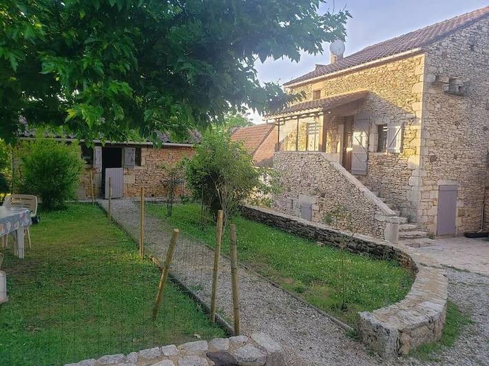 Location de vacances pour 6 personnes, avec piscine ainsi que jardin et vue à Sauveterre-la-Lémance - 3