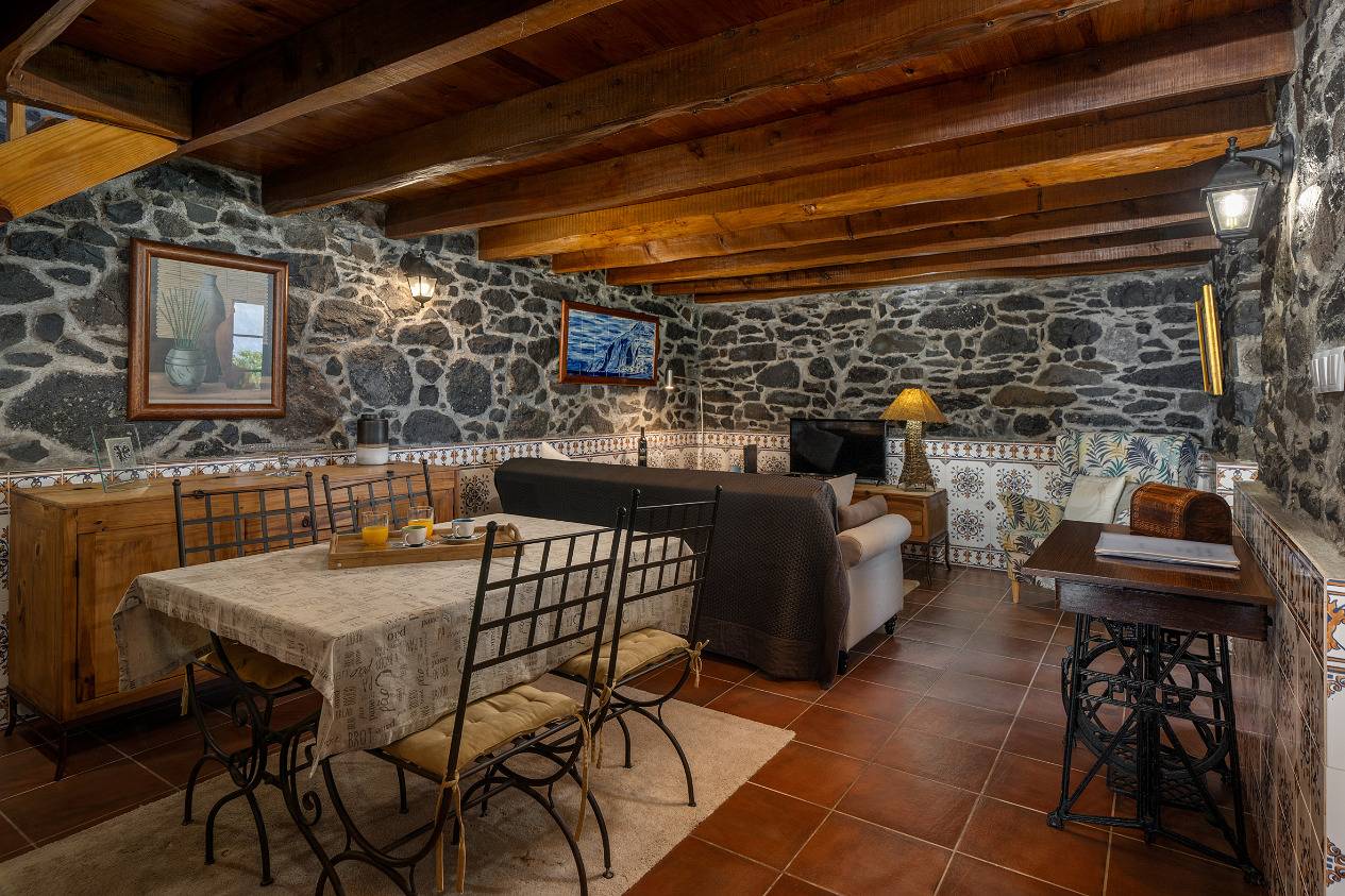 Cliff-top location, tranquil | Stonecliff Cottage in Arco da Calheta, Isla de Madeira