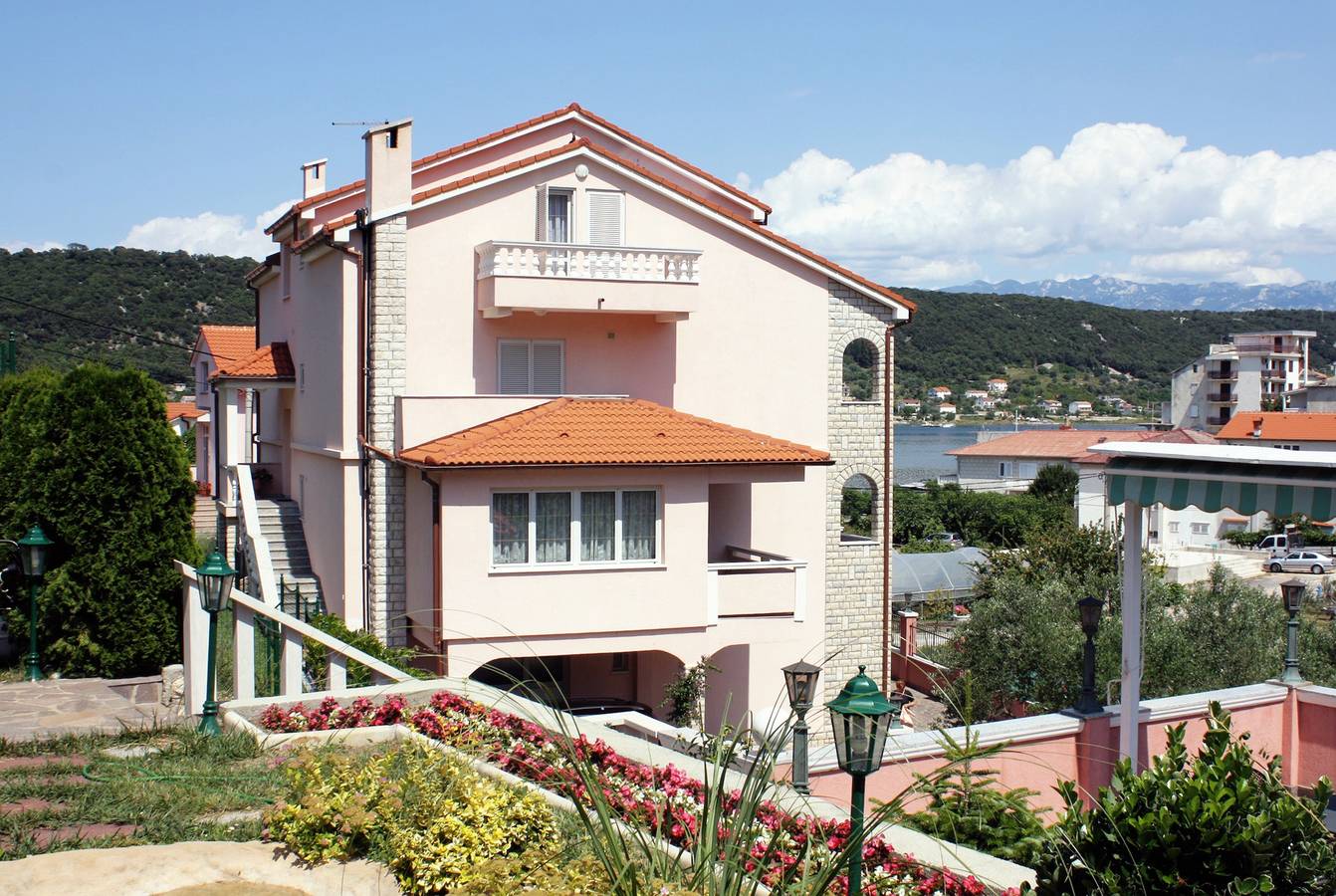 Zimmer mit Terrasse und Meerblick Supetarska Draga - Donja, Rab S-5033-c in Supetarska Draga, Rab