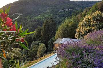 Cottage pour 8 personnes, avec piscine et jardin à Chirols