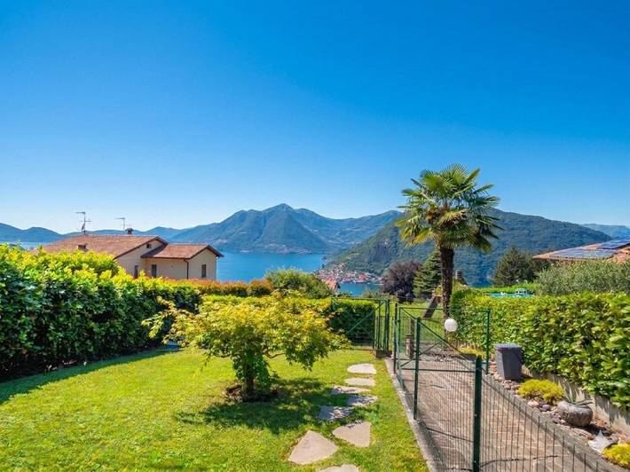 Gîte pour 6 personnes, avec jardin ainsi que vue sur le lac et vue, animaux acceptés à Sulzano