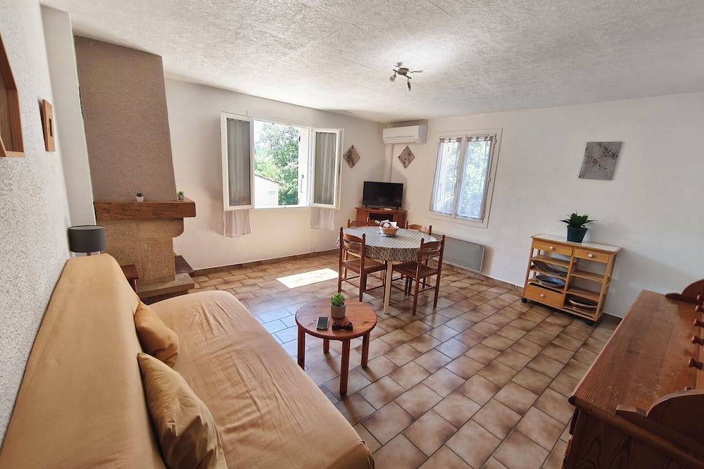 A Balazuc (village classé) : gite 4 p clim et wifi + piscine et rivière Ardèche in Balazuc, Ardèche