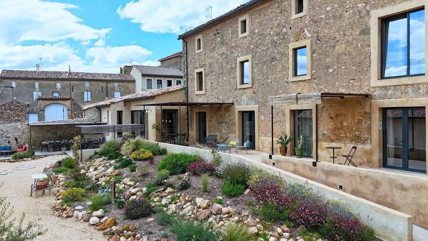 Location de vacances pour 24 personnes, avec jardin ainsi que vue et piscine, animaux acceptés à La Bastide-d'Engras - 4