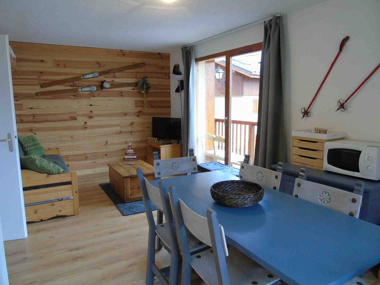 Entire apartment, 2-room apartment, 6 people, near slopes, pets Ok in Valfréjus, Modane