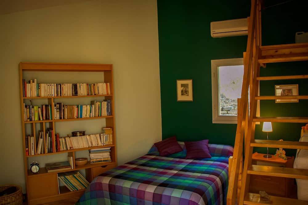 Architect-designed house in Ménerbes with private pool for 6 people in Ménerbes, Parc naturel régional du Luberon