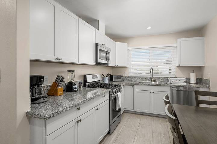 Vacation rental for 9 people, with yard, with pets in Fresno