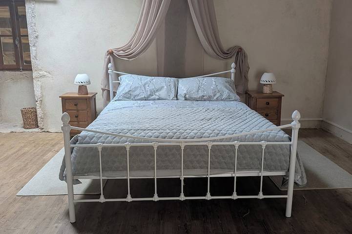 Location de vacances pour 4 personnes, avec jardin à Nanteuil-en-Vallée - 2