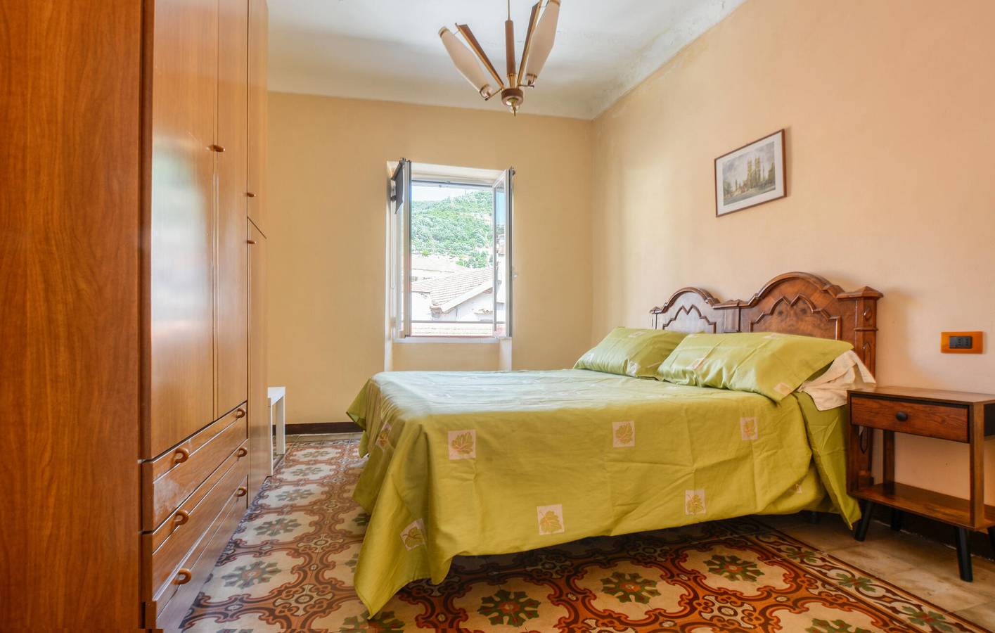 Entire holiday apartment, Taggia Apartment with WiFi, Kitchen & Child-Friendly. Close to Town Centre & River! in Taggia (City), Taggia