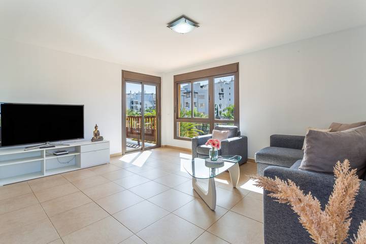 Ganze Wohnung, Ojos del Ozeans! Mit Terrasse und Gemeinschaftspool in Palm-Mar, Arona