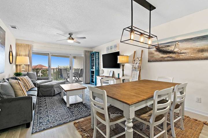 Vacation rental for 8 people, with balcony and hot tub as well as pool in Miramar Beach