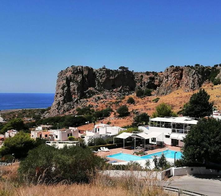 Location de vacances pour 6 personnes, avec vue ainsi que jardin et piscine dans Macari - 2