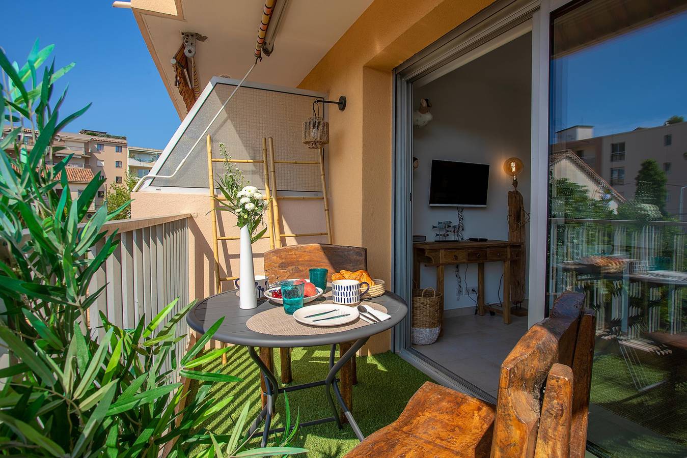 Studio entier, Studio "Golfe de Saint Tropez" avec balcon, climatisation et Wi-Fi in Cavalaire-sur-Mer, Parc national de Port-Cros