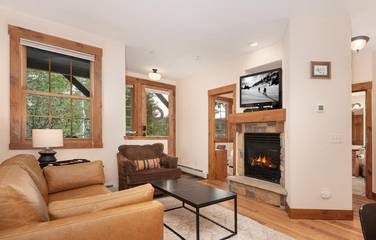 Gîte pour 4 personnes, avec terrasse ainsi que jacuzzi et piscine, adapté aux familles à Granby